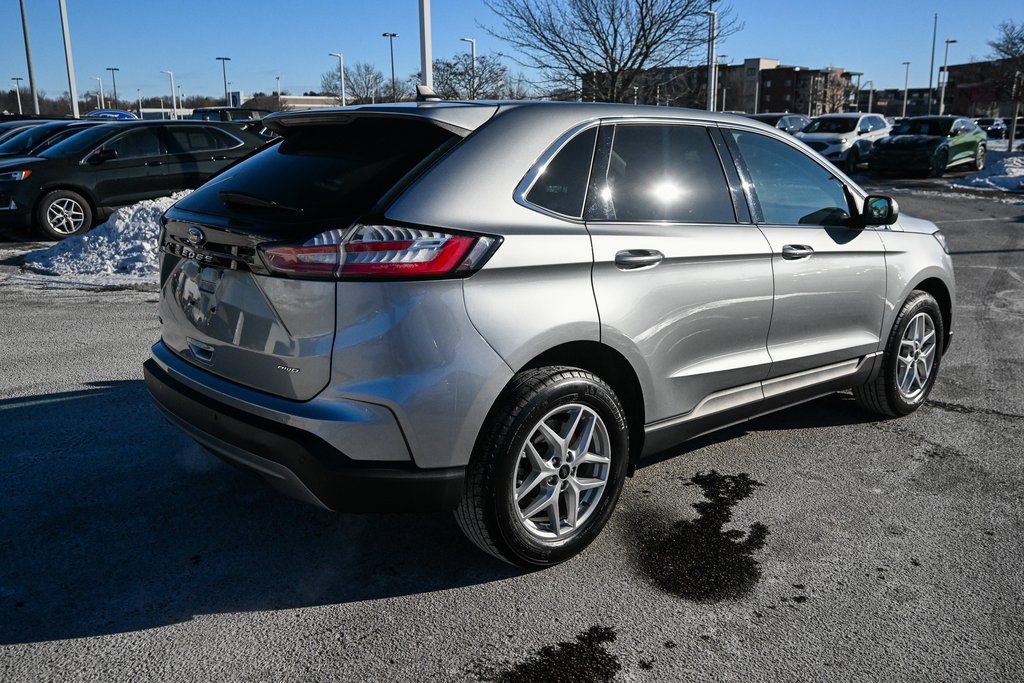 Used 2024 Ford Edge SEL w/ Convenience Package image 5