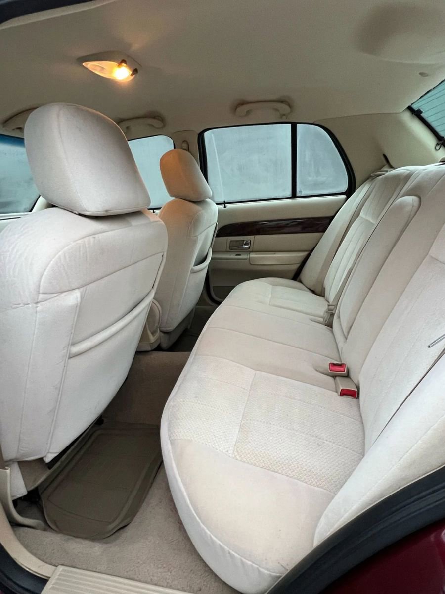 Used 2007 Mercury Grand Marquis GS image 10