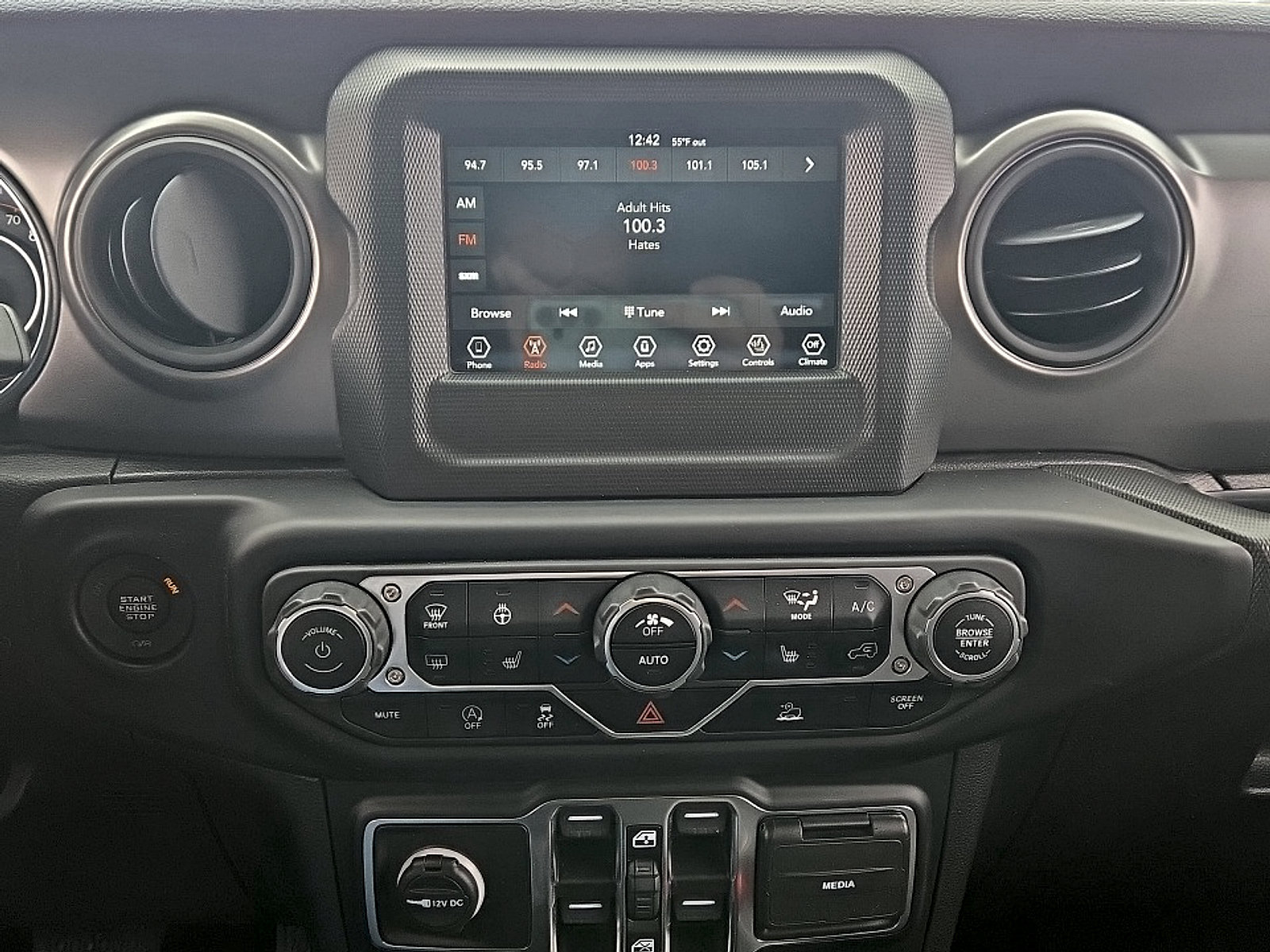Used 2023 Jeep Gladiator Sport AWD/4WD image 16