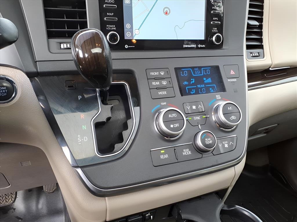 Used 2019 Toyota Sienna XLE image 17