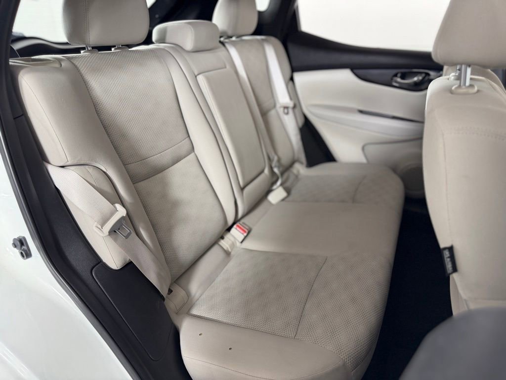 Used 2021 Nissan Rogue Sport SV image 32