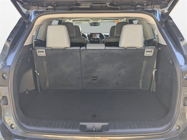 Used 2022 Toyota Highlander XLE image 11