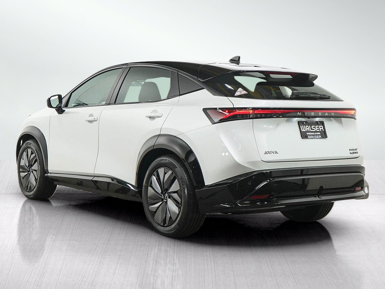 Used 2025 Nissan Ariya AWD image 3