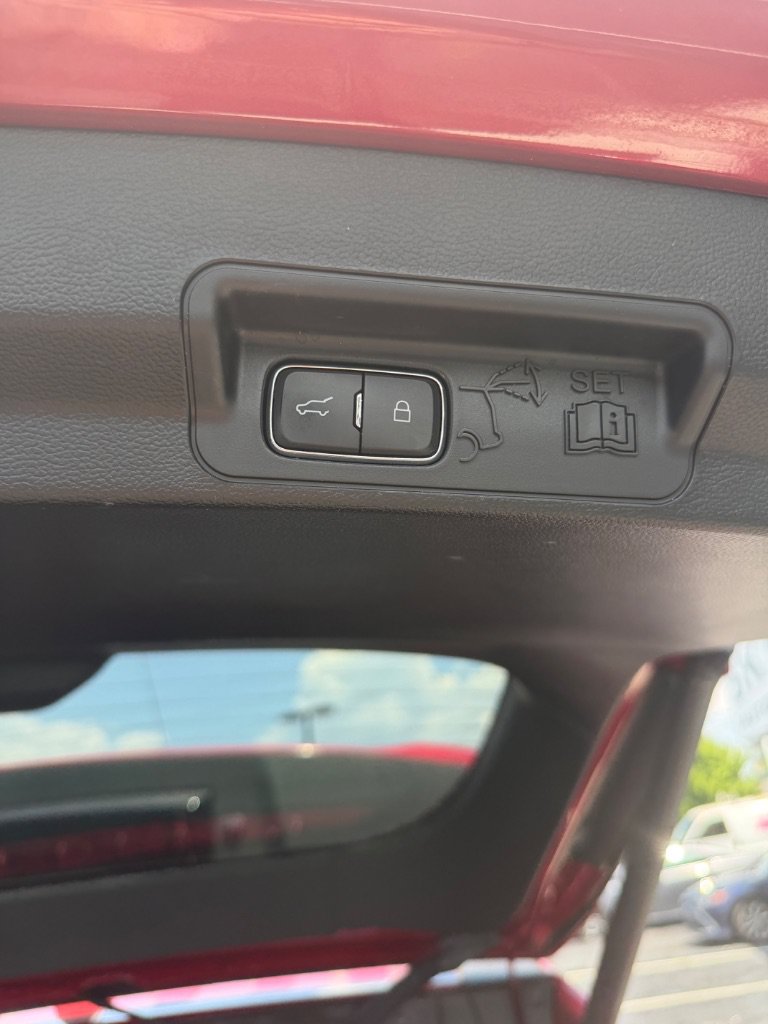 Used 2021 Ford Explorer XLT w/ Equipment Group 202A AWD/4WD image 28