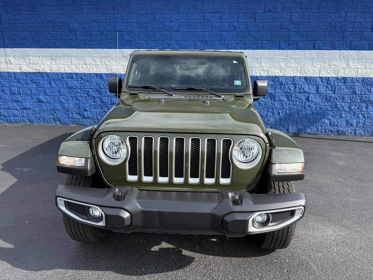 Used 2022 Jeep Wrangler Unlimited Sahara w/ Cold Weather Group AWD/4WD image 4