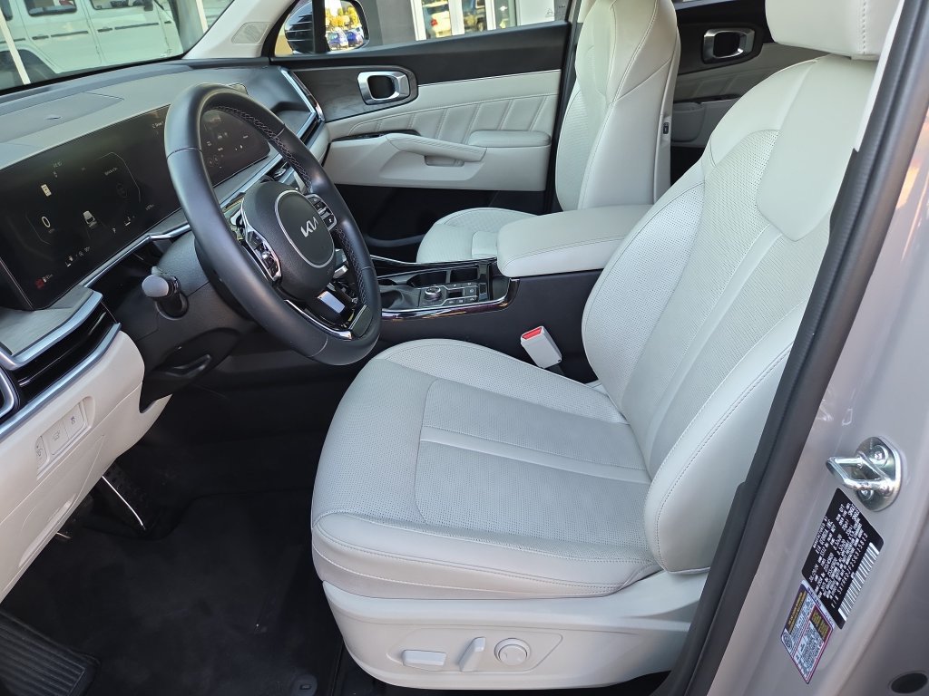 Used 2025 Kia Sorento SX AWD/4WD image 10