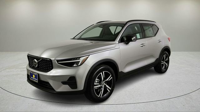 New 2026 Volvo XC40 B5 Core w/ Climate Package AWD/4WD image 8