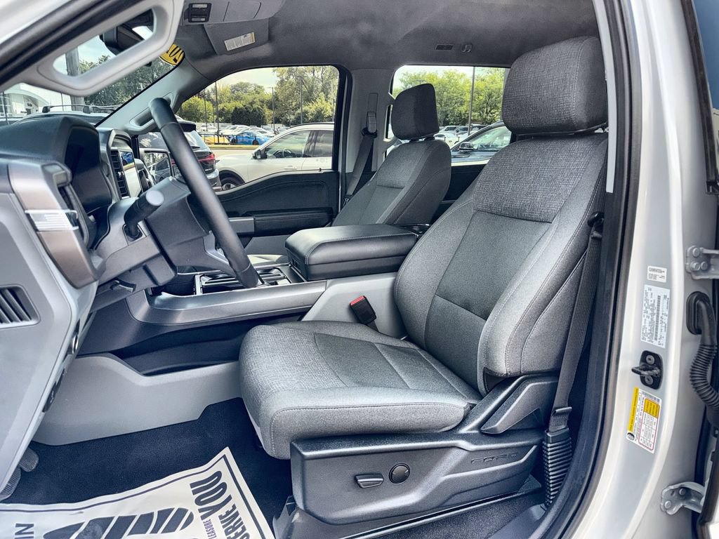Used 2025 Ford F150 Lightning XLT AWD/4WD image 13