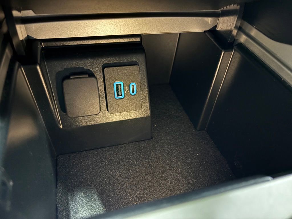 Used 2022 Ford Explorer XLT w/ Equipment Group 202A AWD/4WD image 15