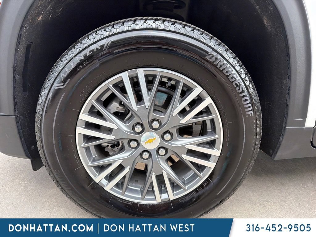 Used 2025 Chevrolet Traverse LT w/ Driver Confidence Package AWD/4WD image 8