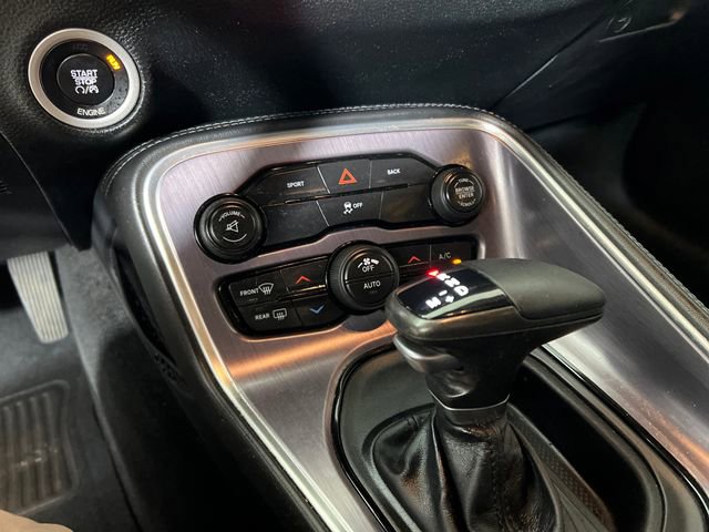 Used 2015 Dodge Challenger SXT image 19