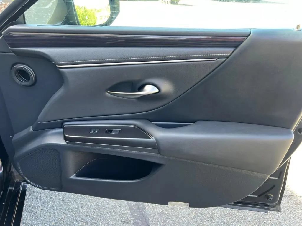 Used 2019 Lexus ES 350 w/ Premium Package FWD image 18