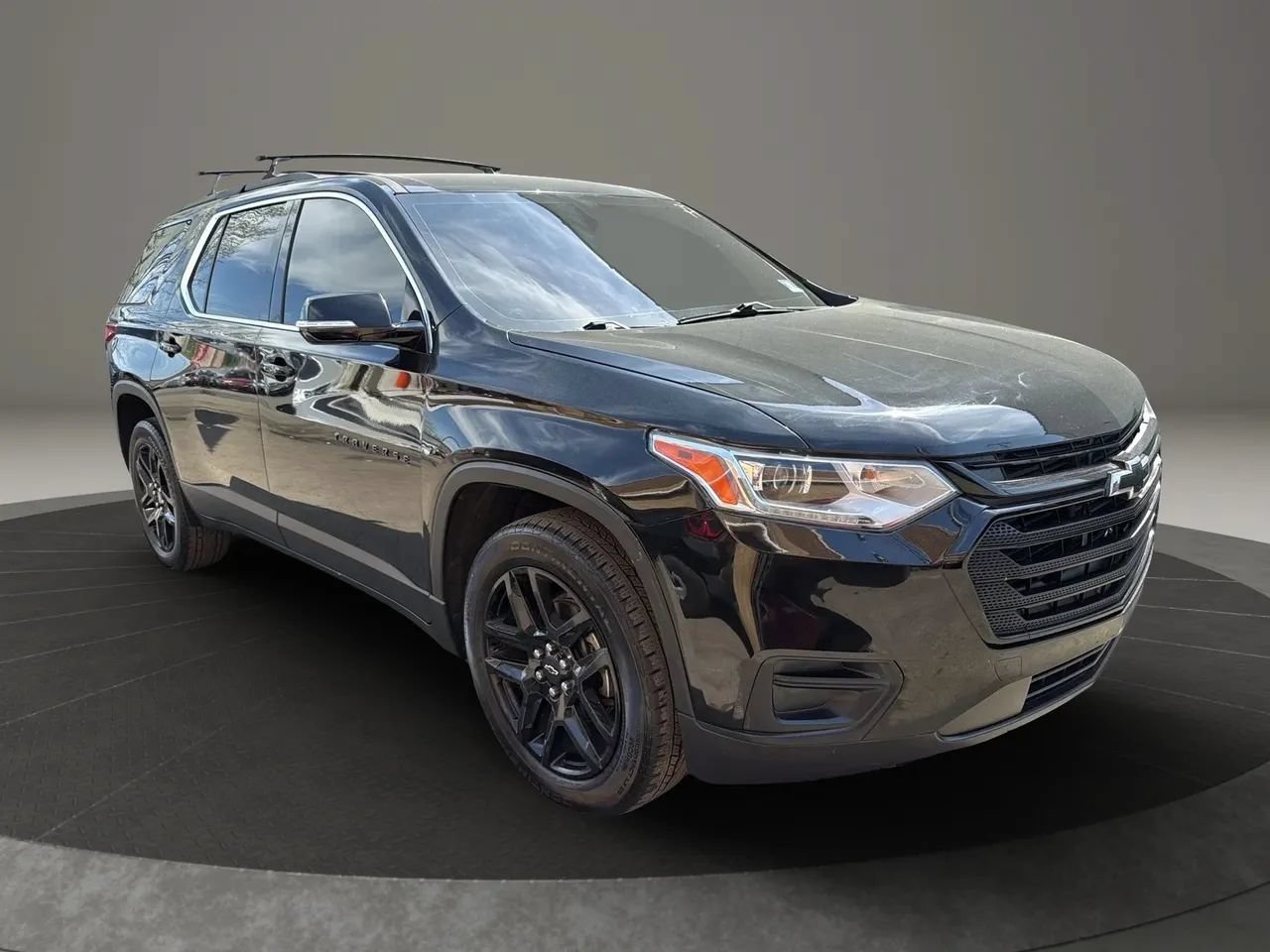 Used 2019 Chevrolet Traverse LT w/ LPO, Blackout Package AWD/4WD image 3