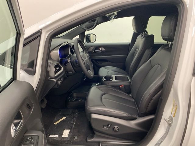 New 2026 Chrysler Pacifica Select image 8