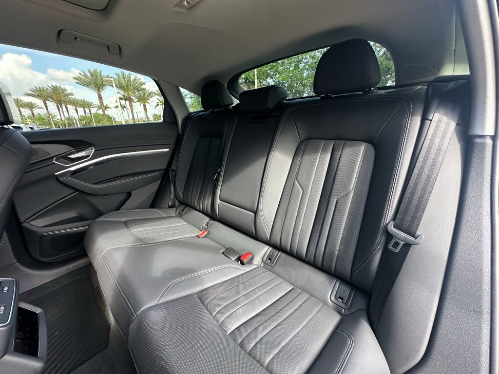 Used 2022 Audi e-tron Premium Plus w/ Premium Plus Package image 38
