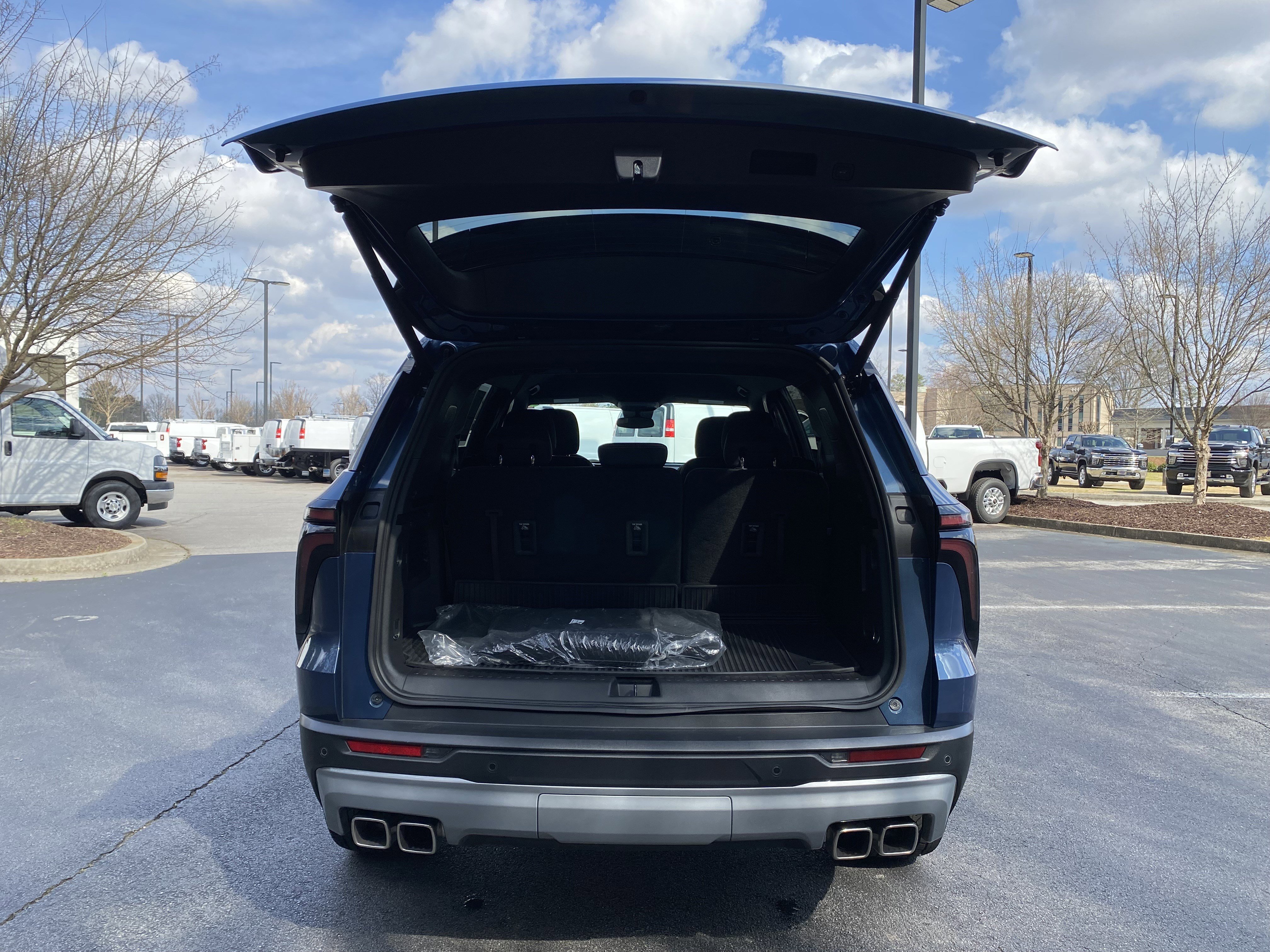 Used 2026 Chevrolet Traverse LT image 11