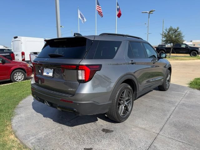 Used 2025 Ford Explorer ST-Line w/ ST-Line Street Pack AWD/4WD image 7