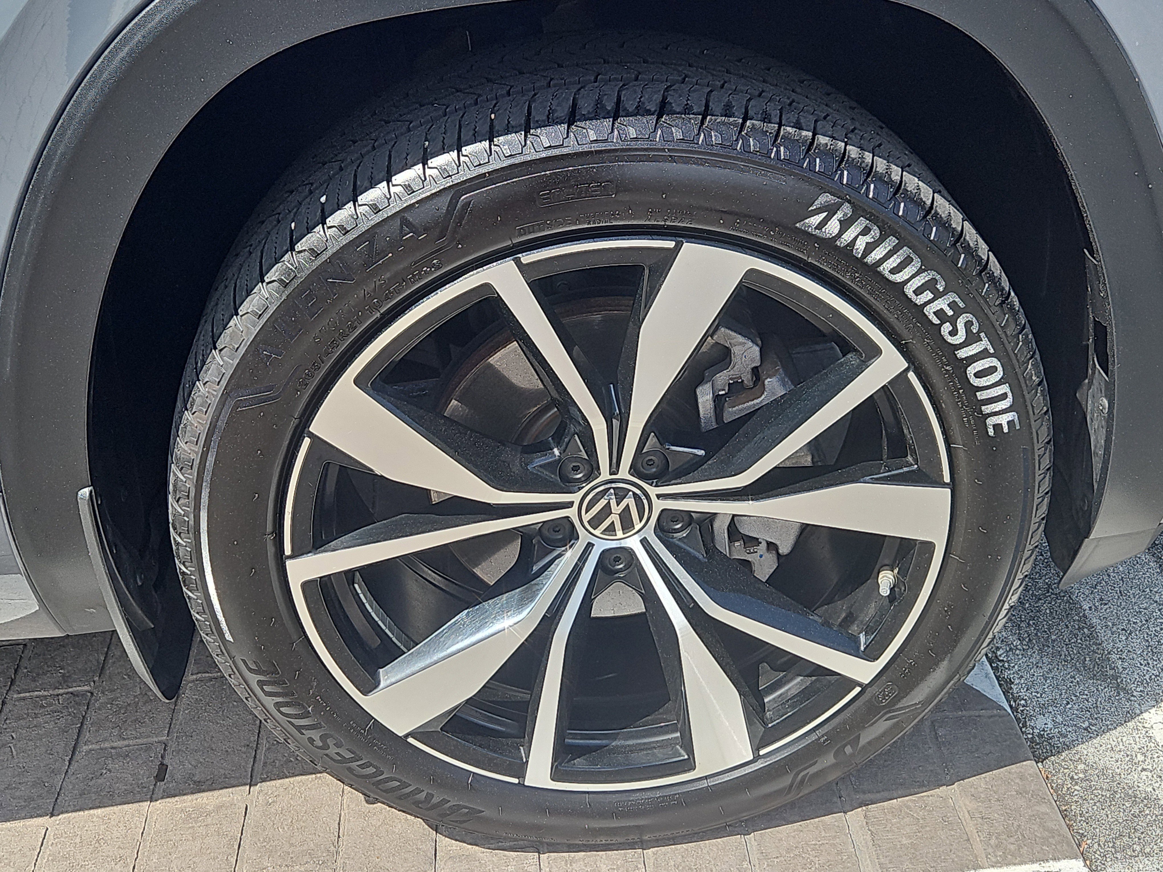 Certified 2024 Volkswagen Atlas Cross Sport SEL Premium R-Line AWD/4WD image 37