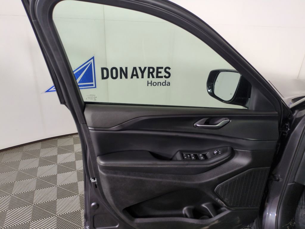 Used 2024 Jeep Grand Cherokee L Altitude image 13