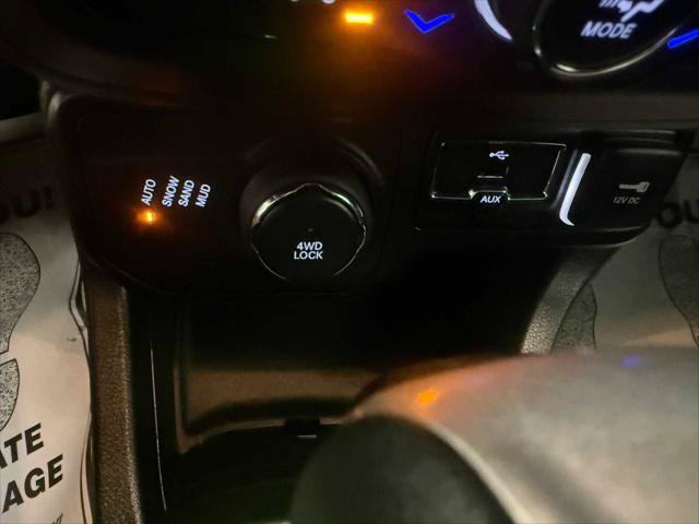 Certified 2022 Jeep Renegade Latitude w/ Convenience Group AWD/4WD image 35