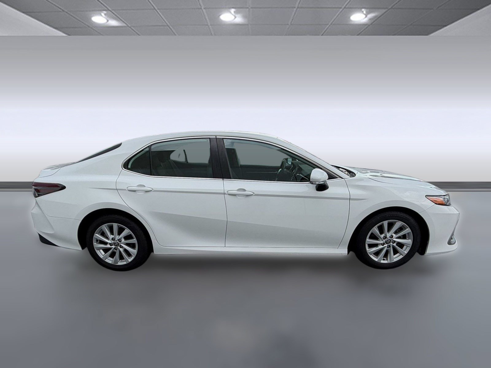 Used 2023 Toyota Camry LE w/ Convenience Package FWD image 8