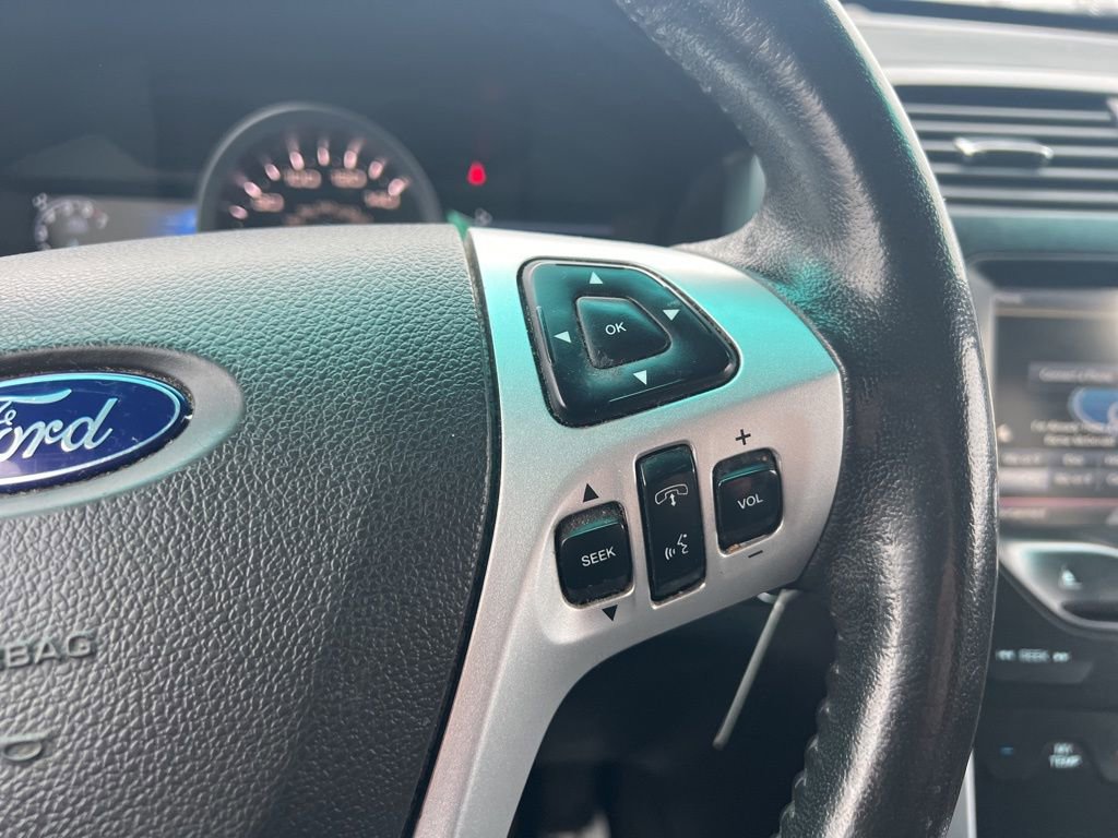 Used 2015 Ford Explorer XLT w/ Equipment Group 202A image 8