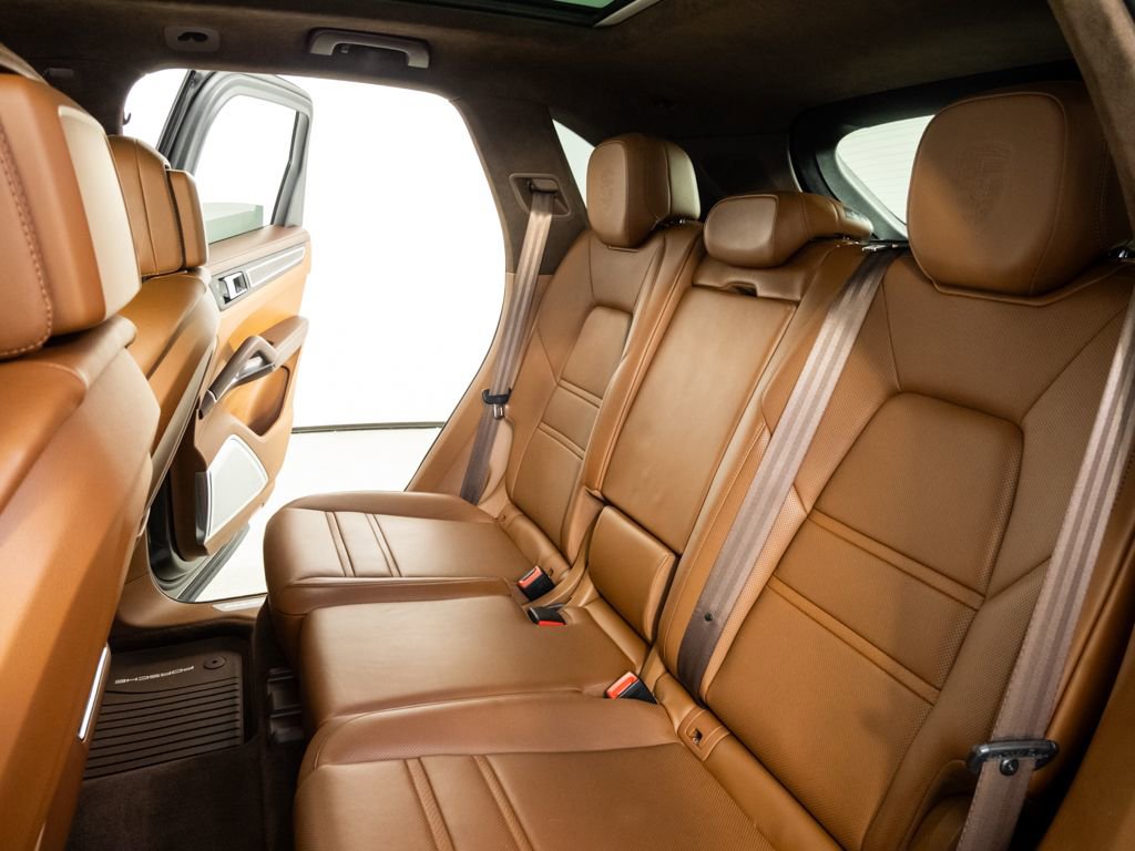 Certified 2023 Porsche Cayenne Turbo AWD/4WD image 22