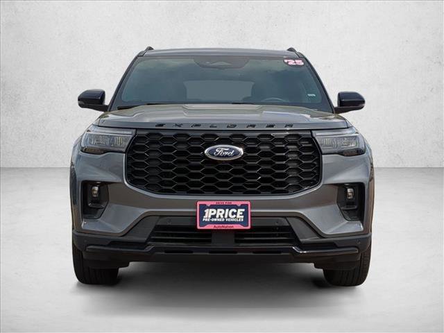 Used 2025 Ford Explorer ST-Line AWD/4WD image 2