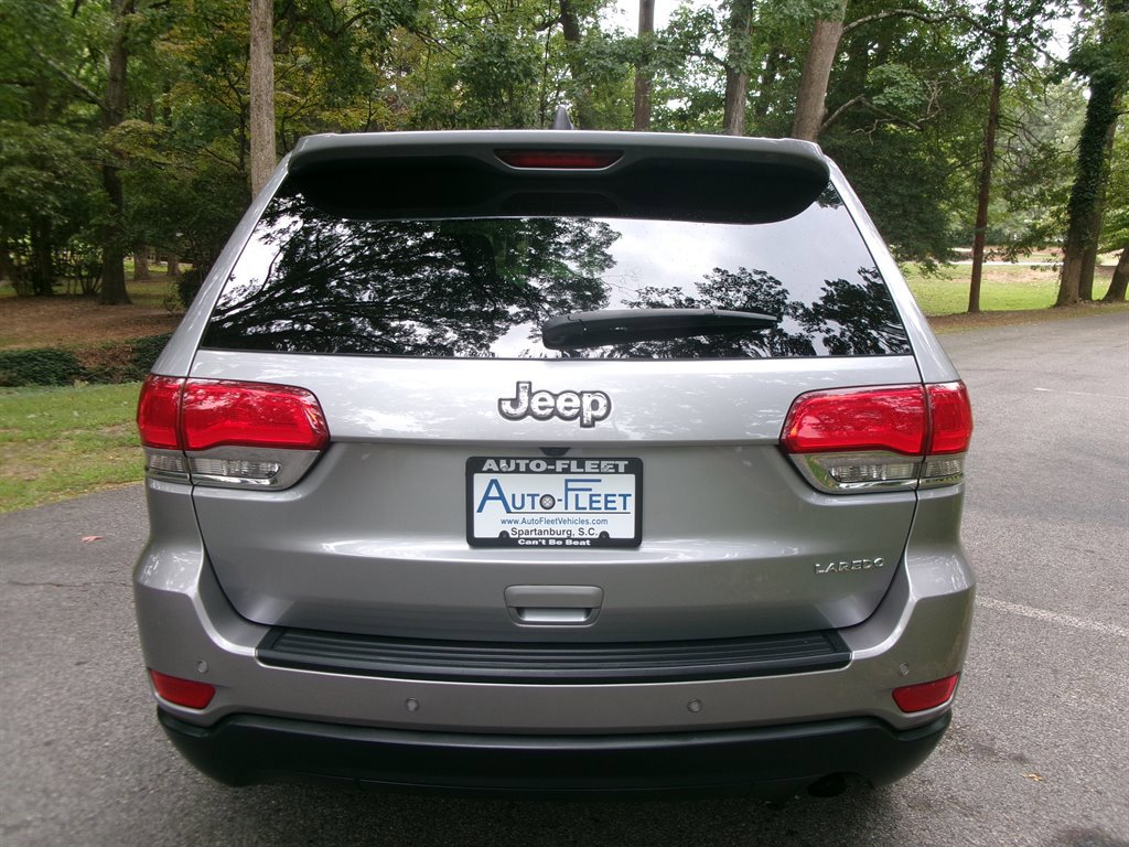 Used 2018 Jeep Grand Cherokee Laredo image 6