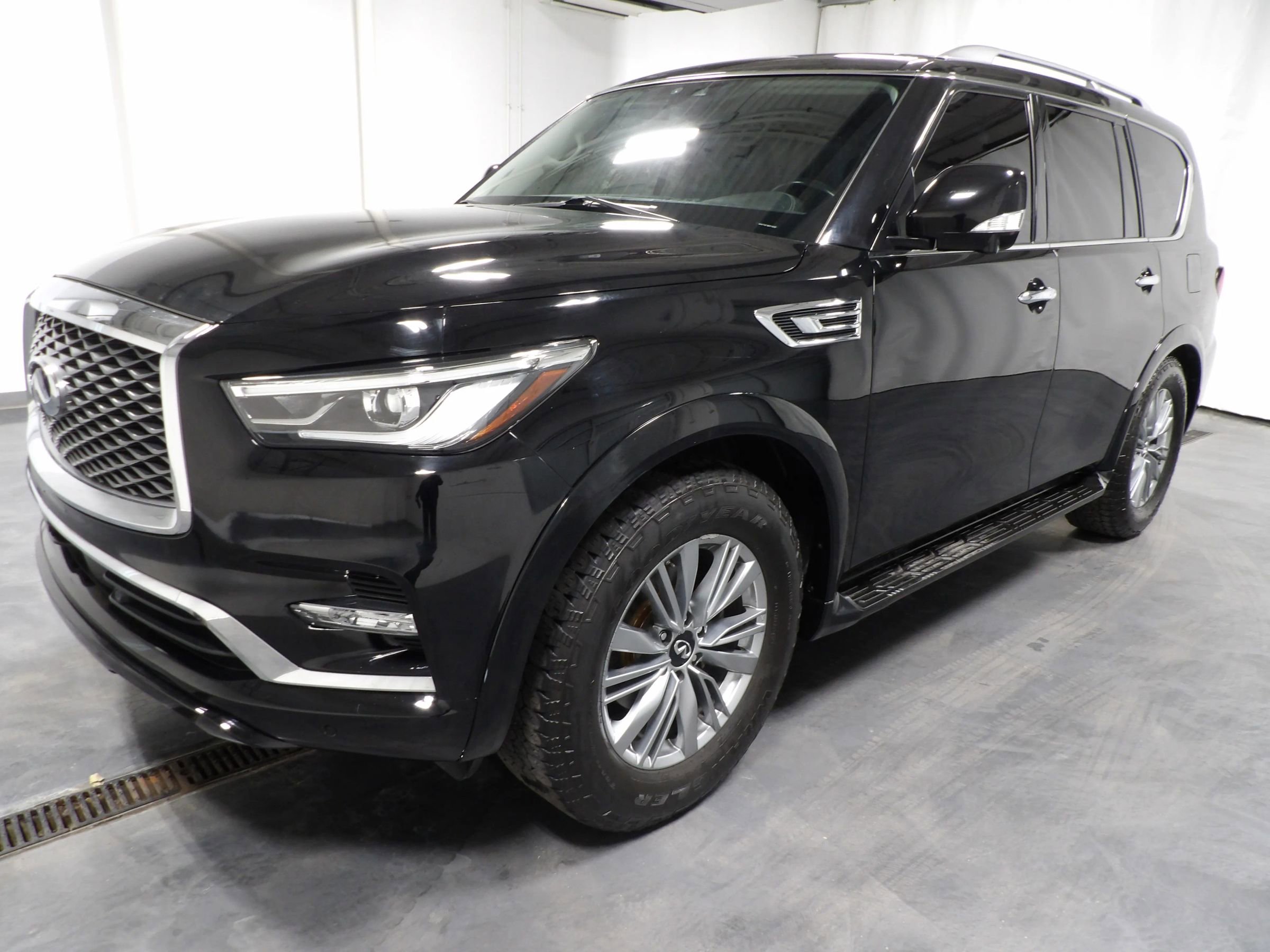 Used 2021 INFINITI QX80 Luxe image 4