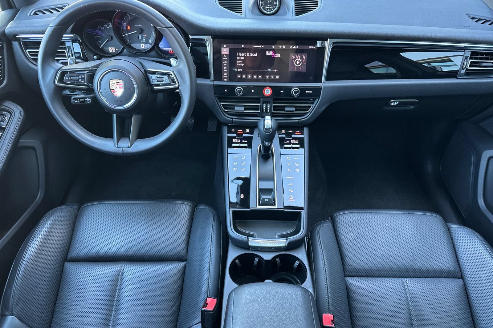 Used 2025 Porsche Macan AWD/4WD image 6