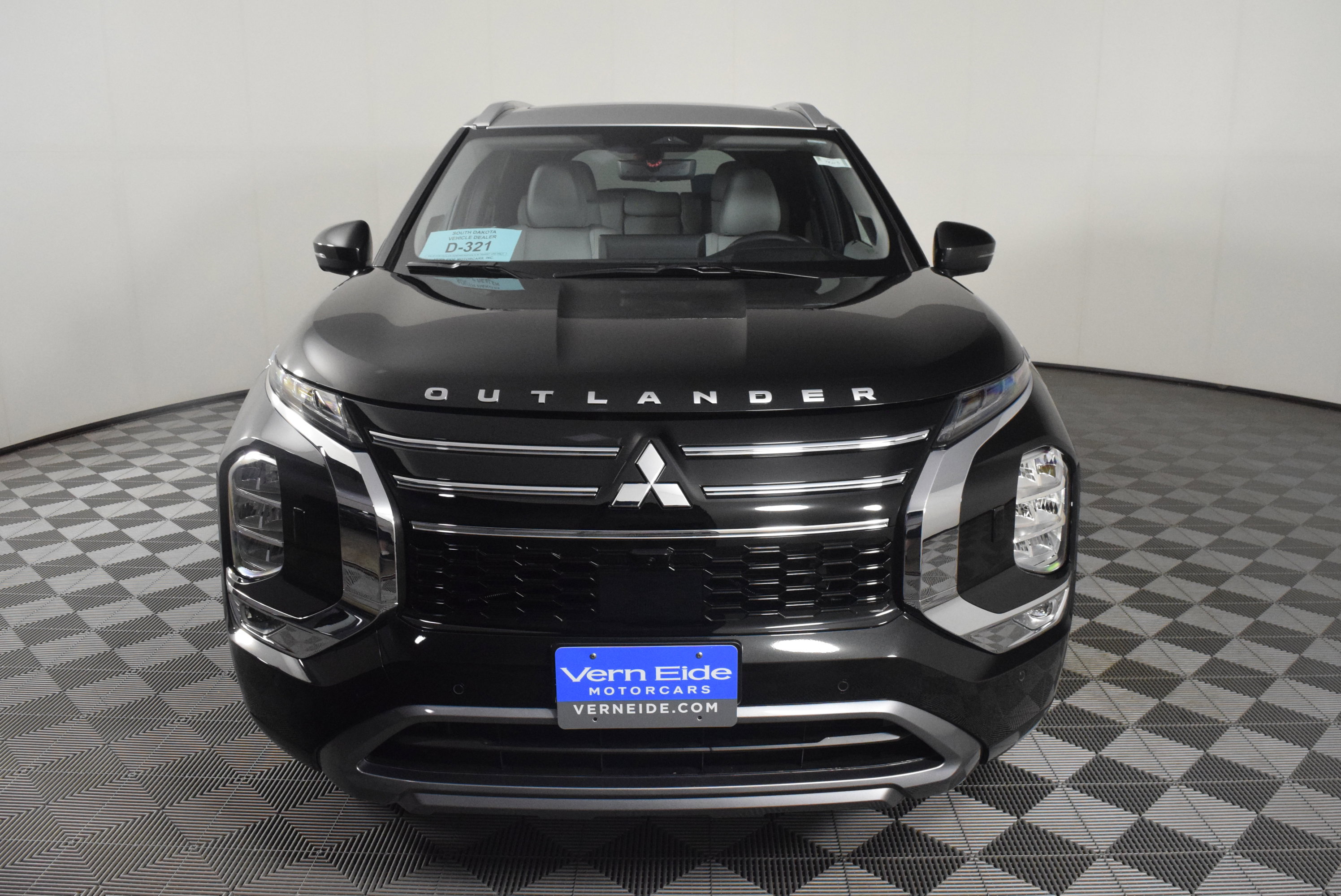 New 2025 Mitsubishi Outlander AWD image 3