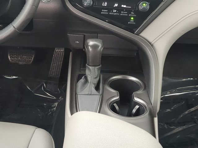 Used 2021 Toyota Camry SE w/ Convenience Package FWD image 18