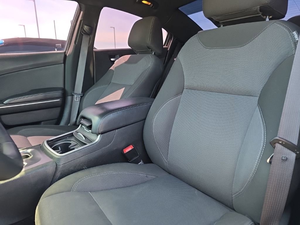 Used 2017 Dodge Charger SE w/ Popular Equipment Group image 15
