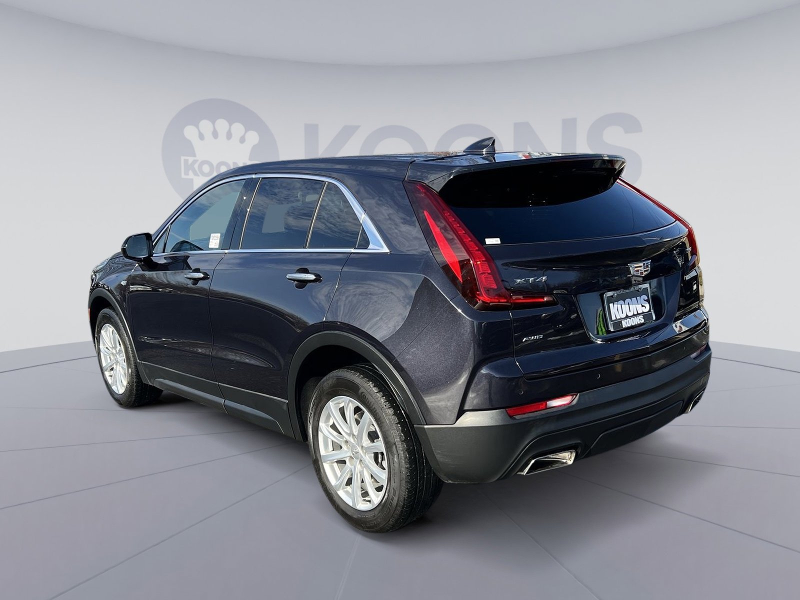 Used 2022 Cadillac XT4 Luxury w/ Cold Weather Package image 4