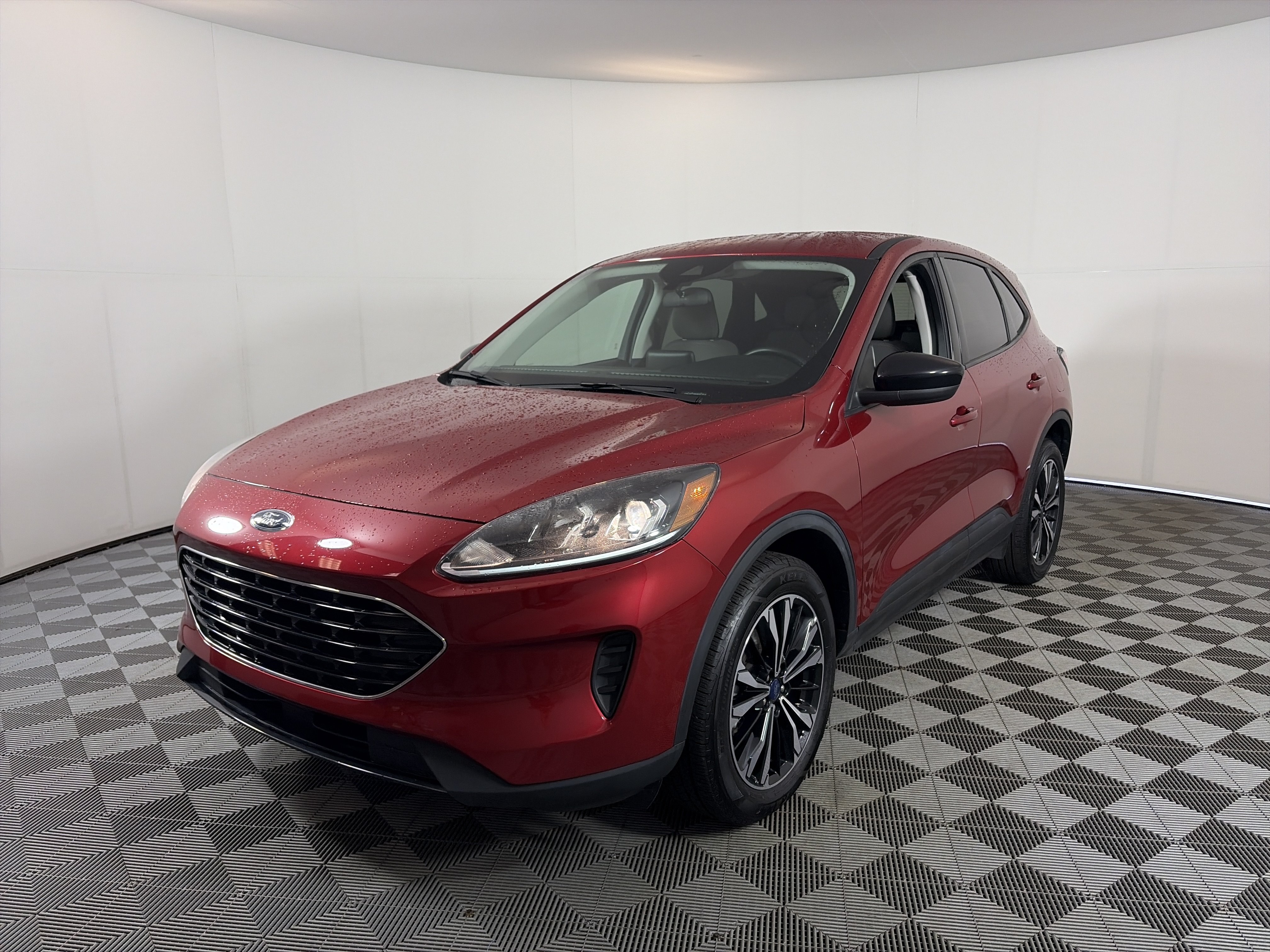 Used 2022 Ford Escape SE w/ SE Sport Appearance Package AWD/4WD image 2