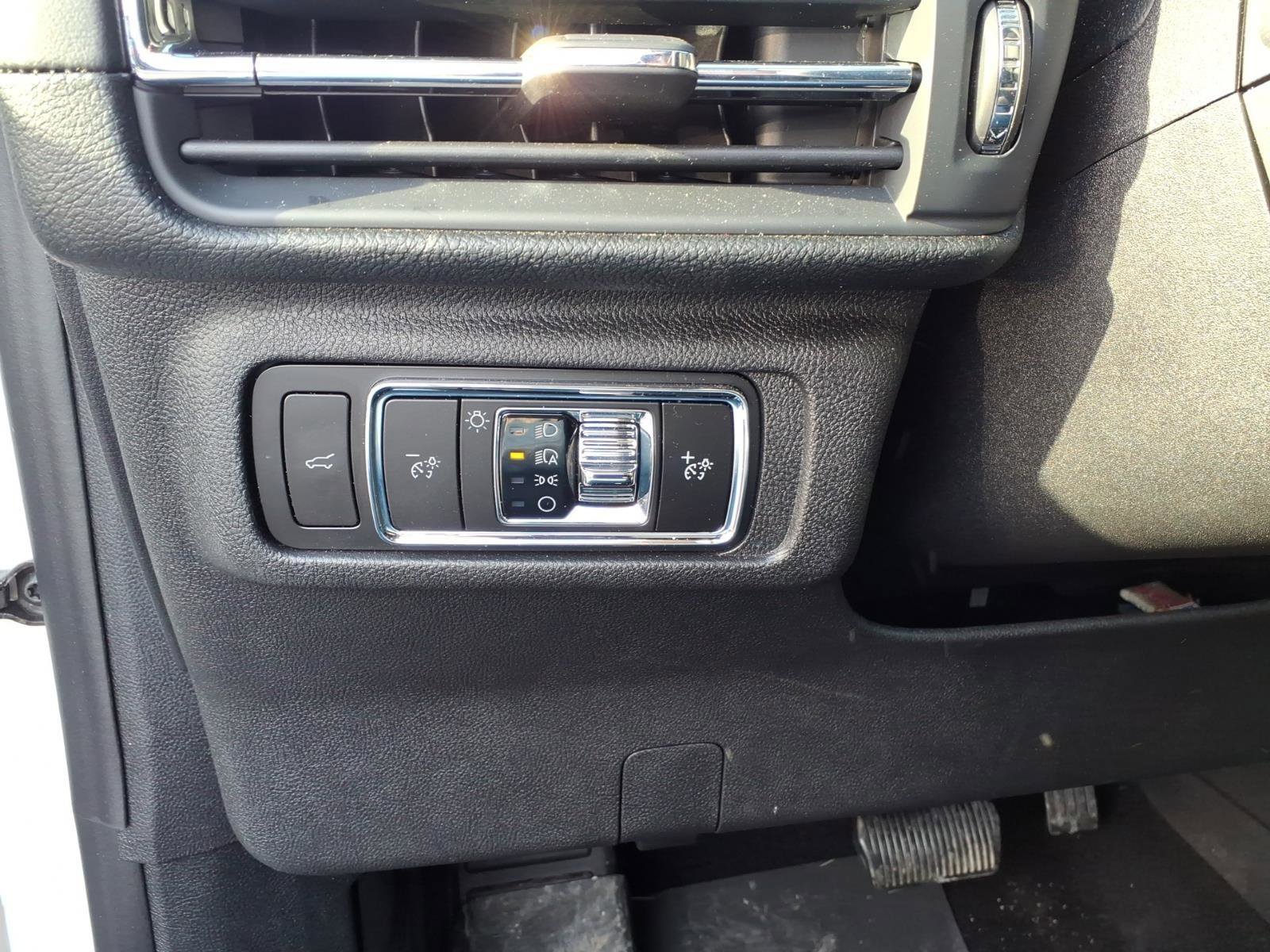 Used 2025 Lincoln Corsair AWD w/ Equipment Group 101A image 19