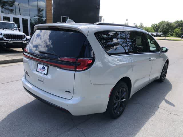 Used 2021 Chrysler Pacifica Touring-L w/ S Appearance Package AWD/4WD image 6