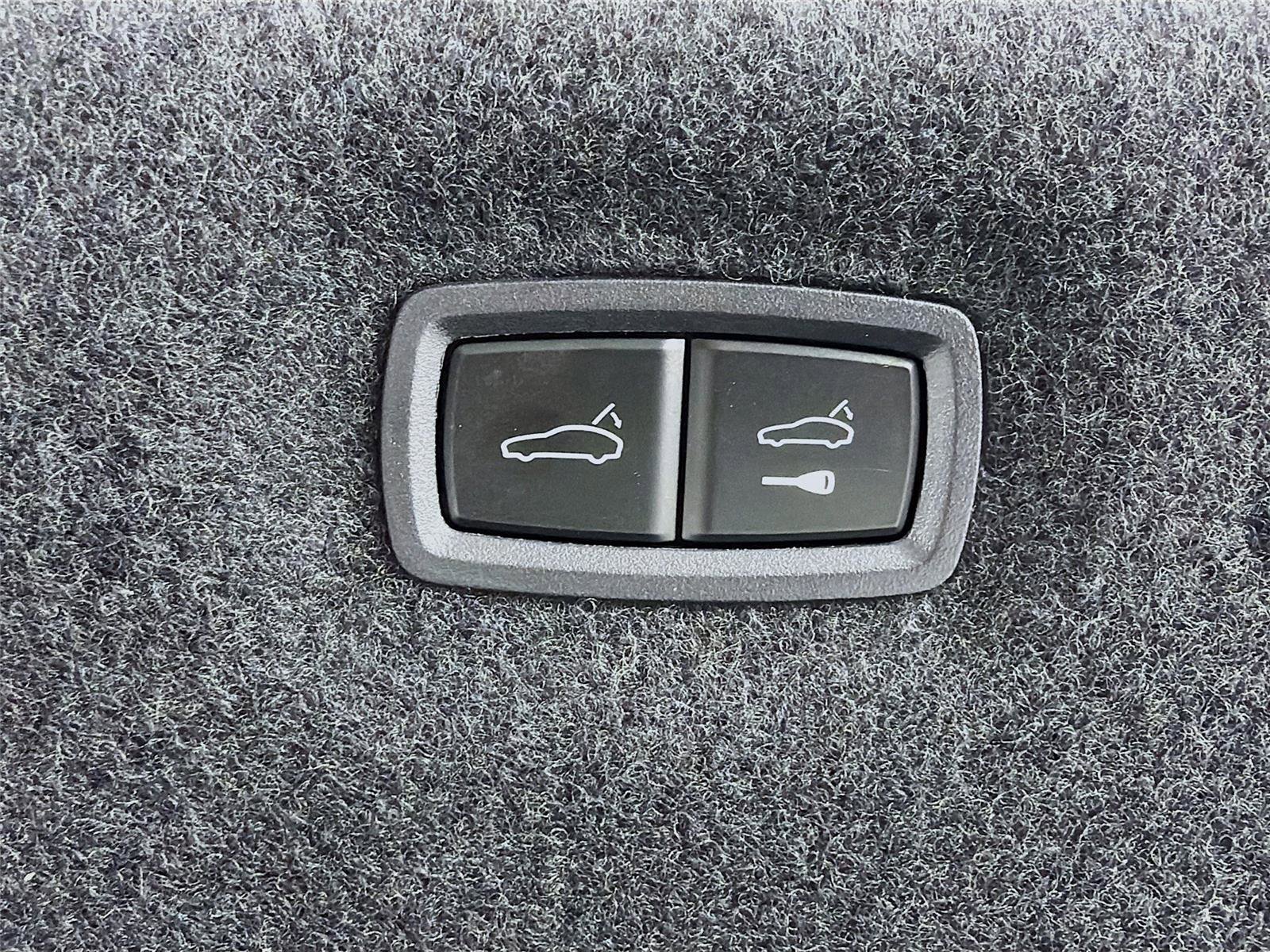 Certified 2025 Porsche Taycan image 24