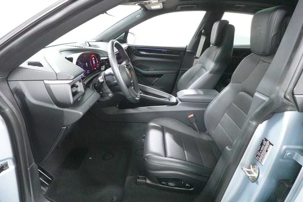 Used 2025 Porsche Macan 4 Electric AWD/4WD image 27