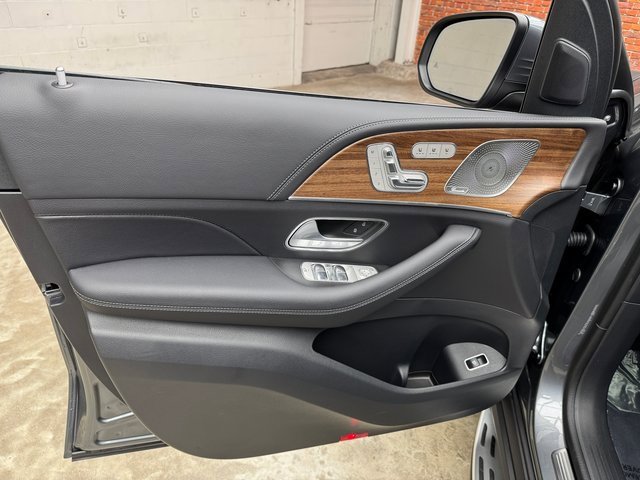 New 2025 Mercedes-Benz GLS 580 4MATIC image 10