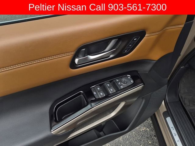 Used 2024 Nissan Pathfinder Platinum image 24