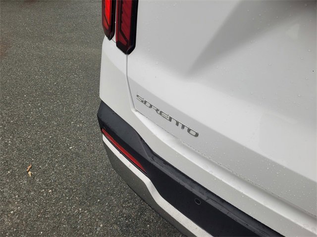 Used 2024 Kia Sorento S image 6