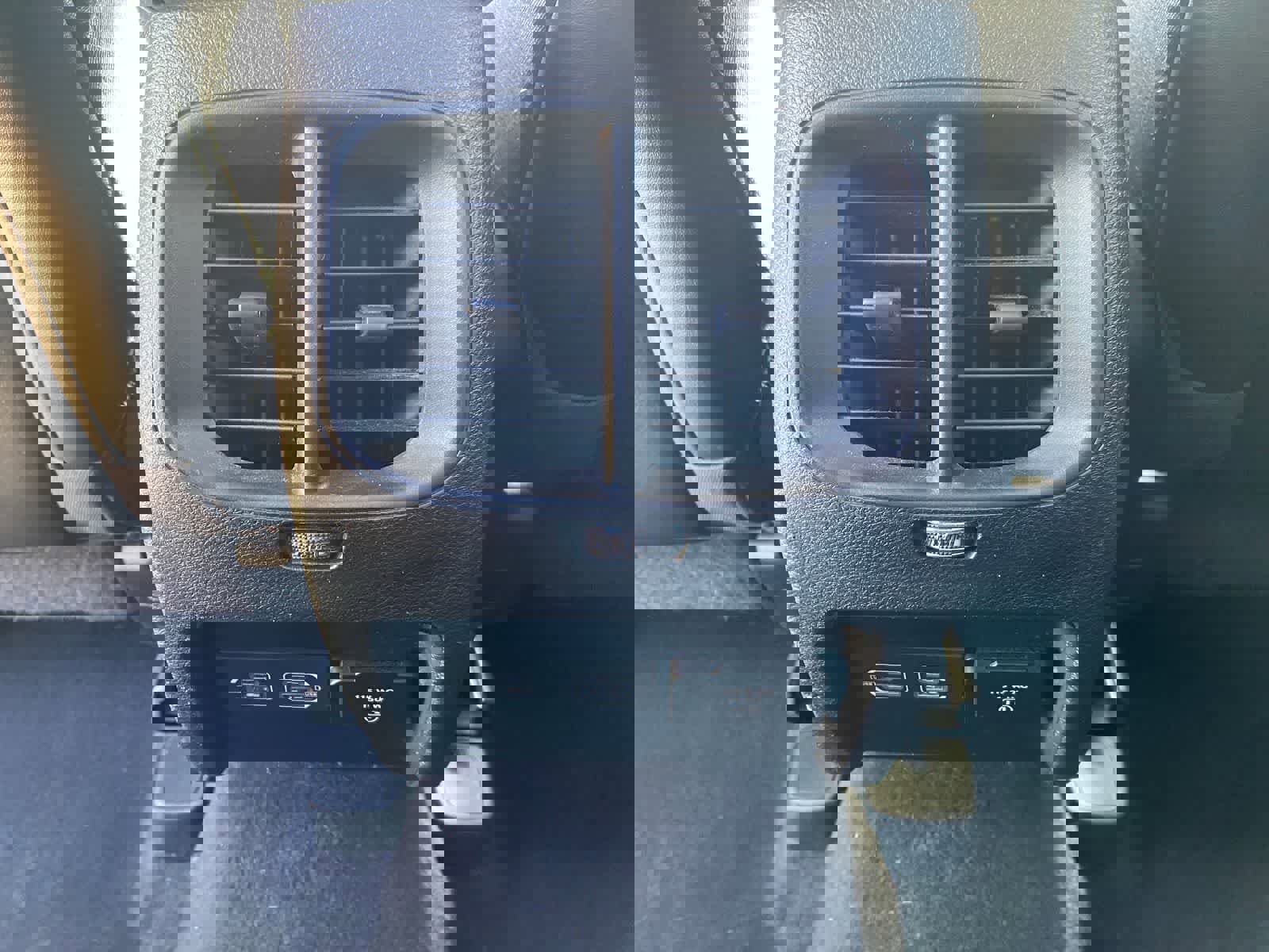 Used 2022 Jeep Cherokee Limited image 18