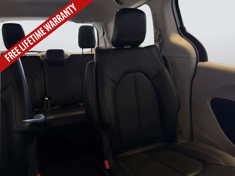 Used 2024 Chrysler Pacifica Limited FWD image 32