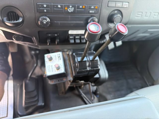 Used 2014 Ford F550 4x4 Regular Cab Super Duty image 16