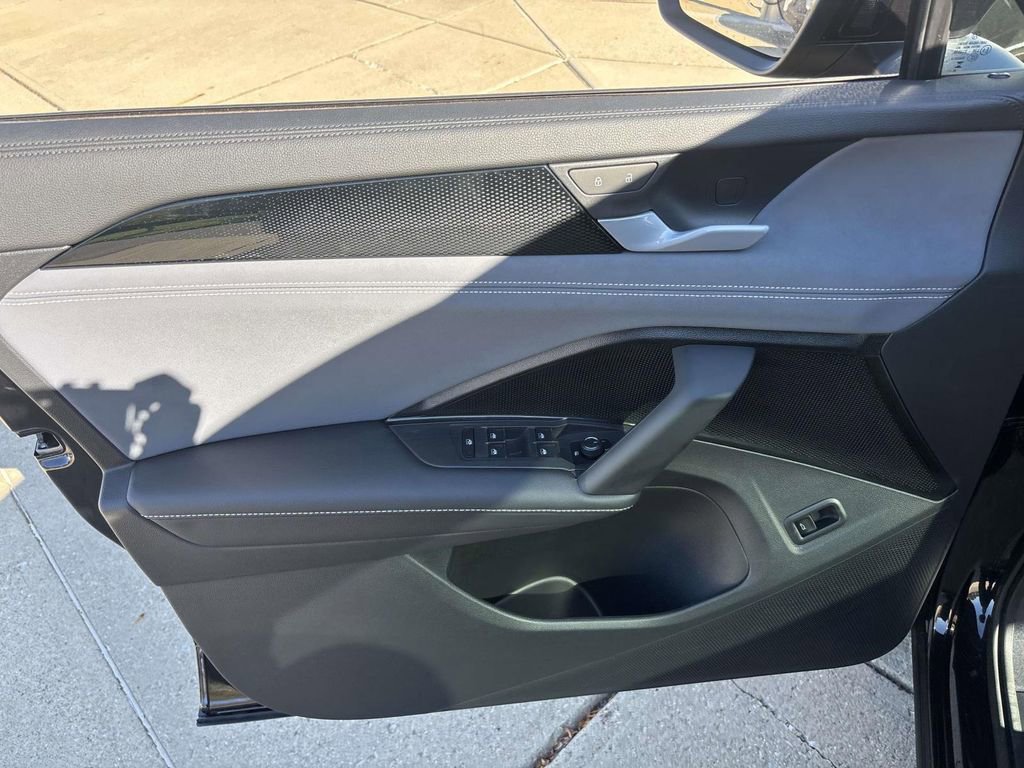 New 2026 Volkswagen Tiguan SE R-Line image 11