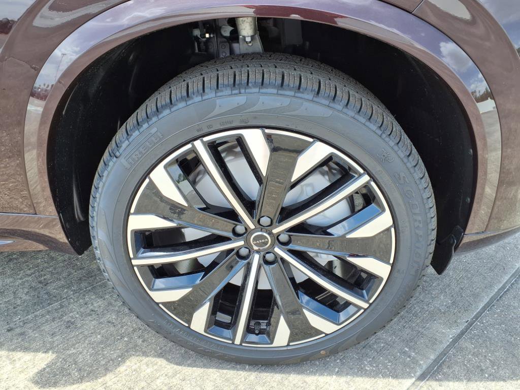 New 2025 Volvo XC90 T8 Core w/ Protection Package Premier image 9