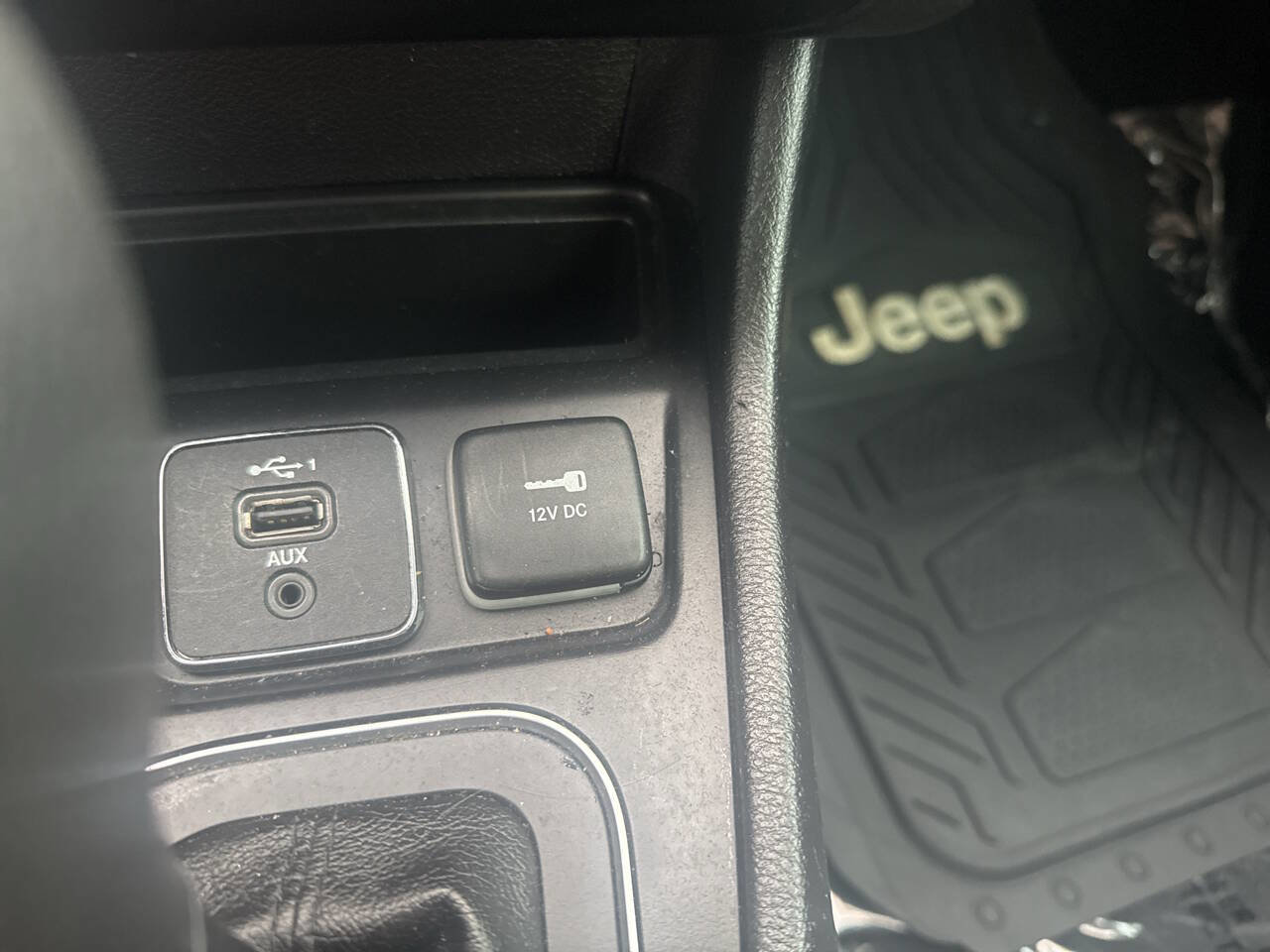 Used 2020 Jeep Cherokee Latitude w/ Cold Weather Group image 42