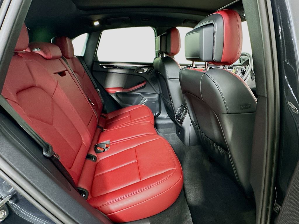 Used 2025 Porsche Macan image 29